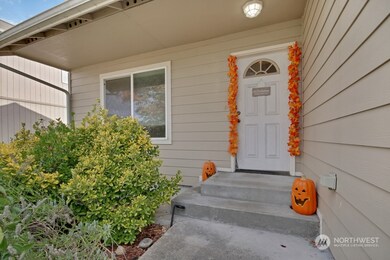 9904 Greenleaf Loop SE, Yelm, WA 98597 - photo 3