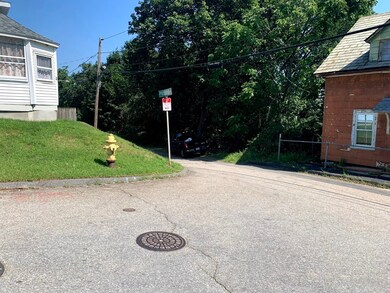 14 Prioulx St, Worcester, MA 01605 - photo 3