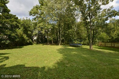 2109 Woodford Rd, Vienna, VA 22182 - photo 2