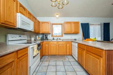 3006 Timber Hill Ct, Des Moines, IA 50320 - photo 5