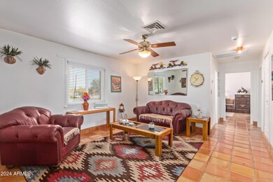 06 Living room