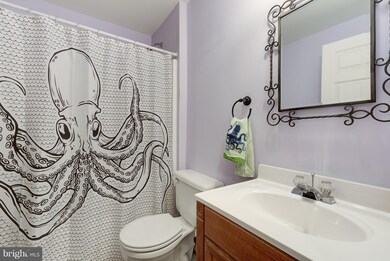 2554 Banshire Dr, Herndon, VA 20171 - photo 5