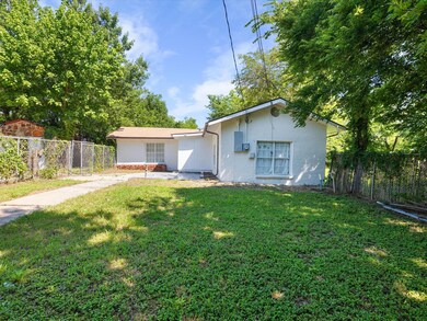 806 W Milam St, Ennis, TX 75119 - photo 3