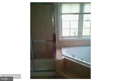 9967 Cyrandall Dr, Oakton, VA 22124 - photo 7