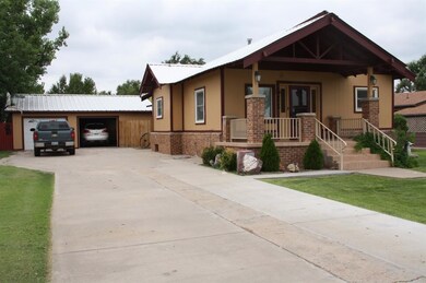 611 S Jefferson St, Hugoton, KS 67951 - photo 3