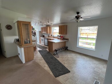 451 Almeda St, Merlin, OR 97532 - photo 4