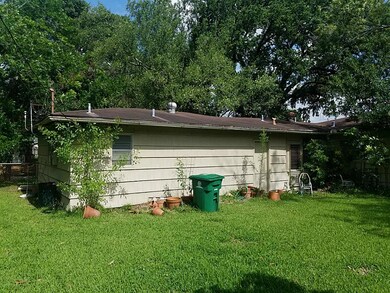 7702 Hereford St, Houston, TX 77087 - photo 3