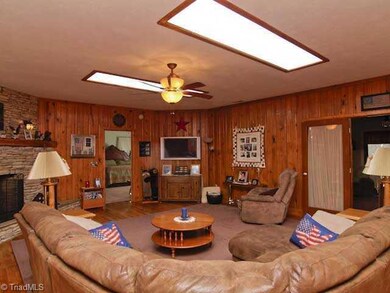 2702 Hopewell Friends Rd, Asheboro, NC 27205 - photo 6