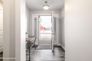 446 Redcrest Dr, Shepherdsville, KY 40165 - photo 5