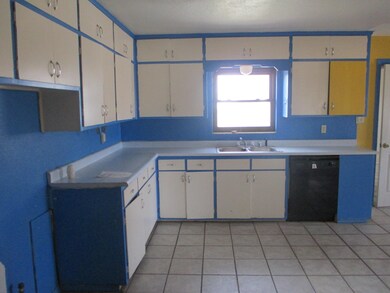 911 Larkspur Ave, Alamogordo, NM 88310 - photo 4