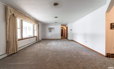 240 Northgate St, Lincoln, IL 62656 - photo 3