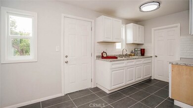 1284 E 127th St, Los Angeles, CA 90059 - photo 3