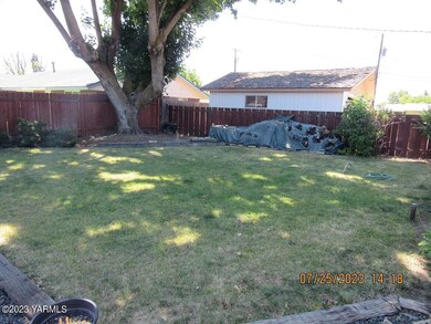 1504 S 5th backyard