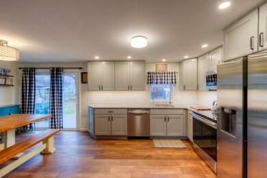 678 Pendleton Ave, Chicopee, MA 01020 - photo 3