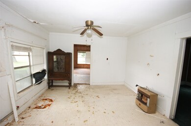 806 S 2nd St, Alvin, TX 77511 - photo 5
