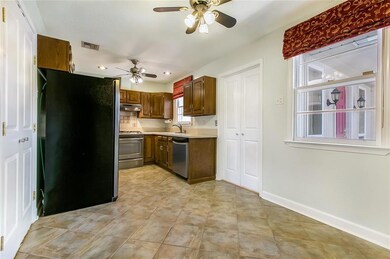 Kitchen breakfast room combination