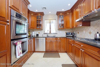 229 Locust Ave, Staten Island, NY 10306 - photo 7