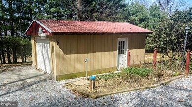 11739 Crystal Falls Dr, Smithsburg, MD 21783 - photo 2