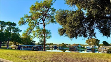 722 Landry Ln, Tavares, FL 32778 - photo 2