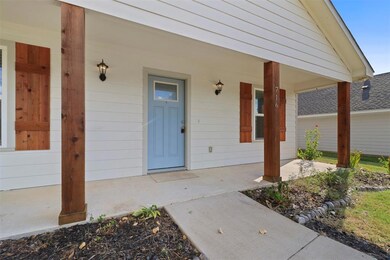 716 W Hull St, Denison, TX 75020 - photo 2