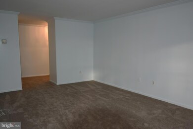 9721 Kings Crown Ct unit 202, Fairfax, VA 22031 - photo 4