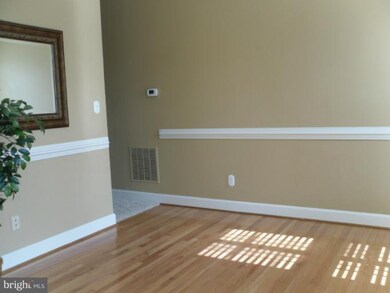 4911 Fox Creek Ct, Chantilly, VA 20151 - photo 4