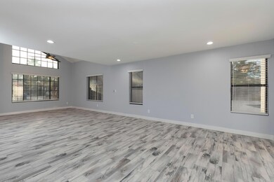 1218_W_Royal_Palms_Ct_05