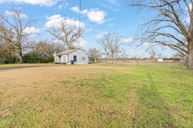 1123 Alvarado St, Cleburne, TX 76031 - photo 5