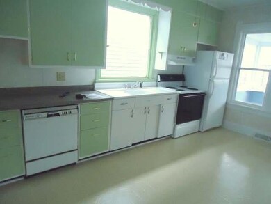 105 S Tomahawk Ave, Tomahawk, WI 54487 - photo 2