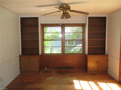 3471 Shannon Rd, Cleveland, OH 44118 - photo 4