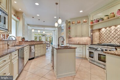 9001 Holly Leaf Ln, Bethesda, MD 20817 - photo 7