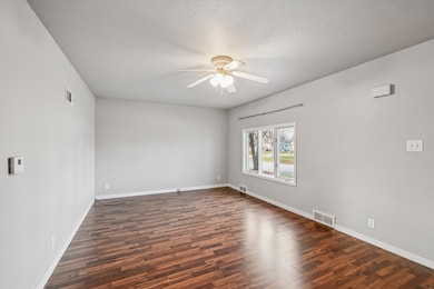 417 2nd Ave NW, Waverly, IA 50677 - photo 3