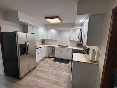 1015 N Honeysuckle Ln, Vincennes, IN 47591 - photo 5