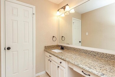 907 Middlecreek St, Friendswood, TX 77546 - photo 7