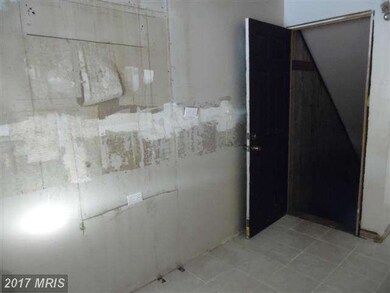 3824 Sinclair Ln, Baltimore, MD 21213 - photo 6