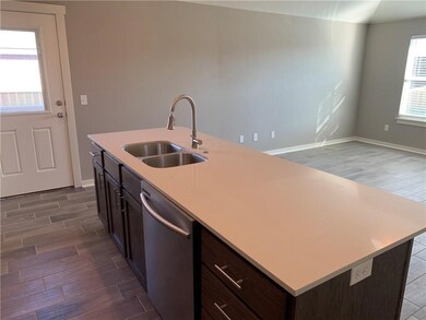 607 W Weymouth unit A, Siloam Springs, AR 72761 - photo 4