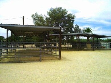 4 covered stalls