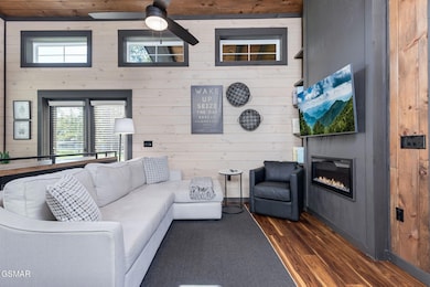 GG-Gray living room-Units 2, 5, 9, 12-2