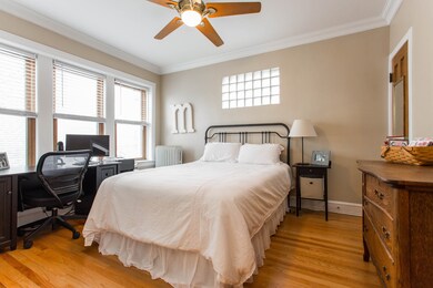 2051 W Ainslie St unit 3W, Chicago, IL 60625 - photo 3