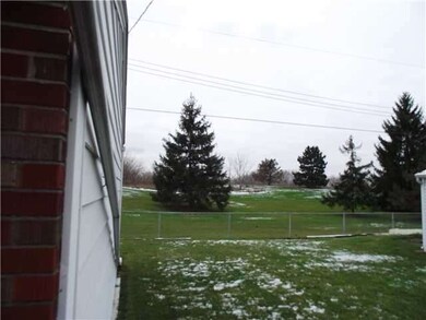 2438 Roseann Dr, Toledo, OH 43611 - photo 2
