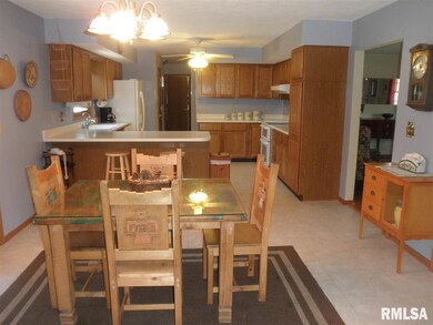 5307 N Rothmere Dr, Peoria, IL 61615 - photo 2