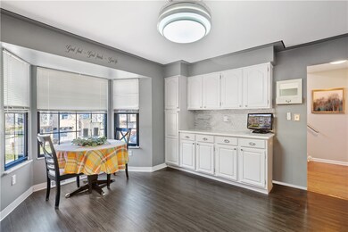Eat-in Kitchen with Cozy Breakfast Nook