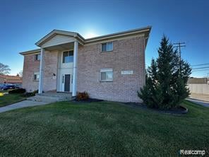 21540 Saint Gertrude St unit 12, Saint Clair Shores, MI 48081 - photo 2