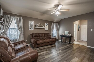 417 Glenwood St, Gainesville, TX 76240 - photo 3