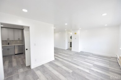 634 Cricket Ln, Woodbridge, NJ 07095 - photo 4