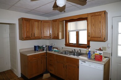 105 Atkinson St, Bellows Falls, VT 05101 - photo 4