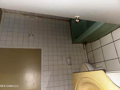 931 Stuart St, Jackson, MS 39204 - photo 4