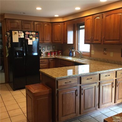 873 Thomas Fox Dr W, North Tonawanda, NY 14120 - photo 3