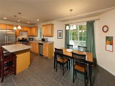 Kitchen. Eat-in Kitchen