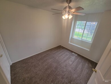 522 S Valley Dr, Nampa, ID 83686 - photo 4